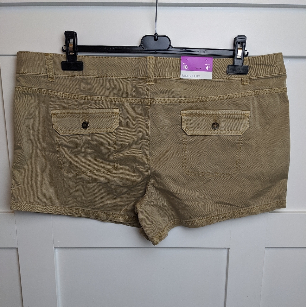 Shorts - Picture 4 of 5